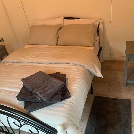 Bed and Breakfast Alpha House Лондон Екстер'єр фото