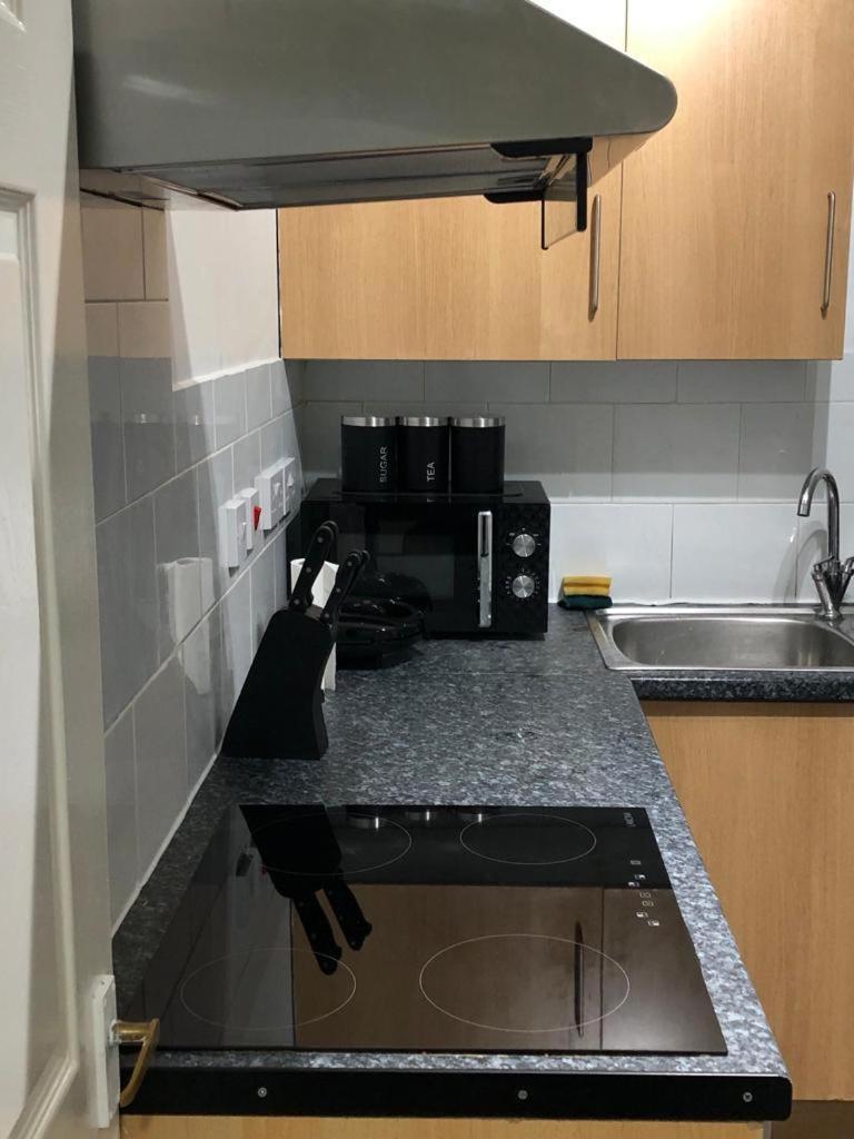 Bed and Breakfast Alpha House Лондон Екстер'єр фото