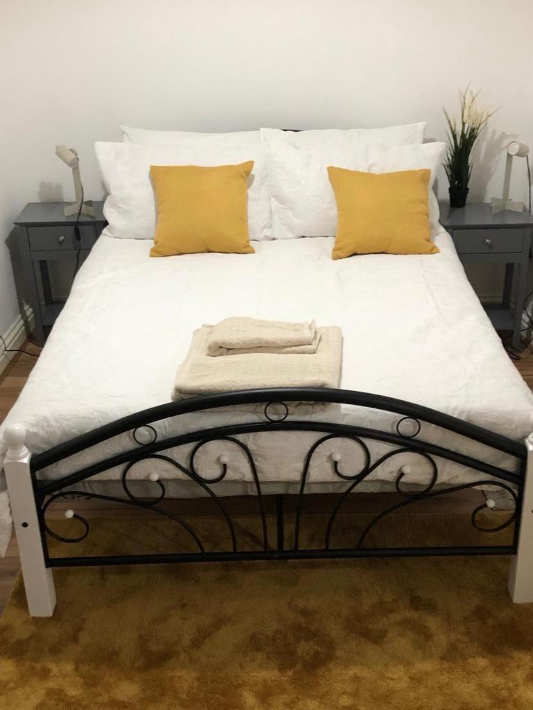 Bed and Breakfast Alpha House Лондон Екстер'єр фото