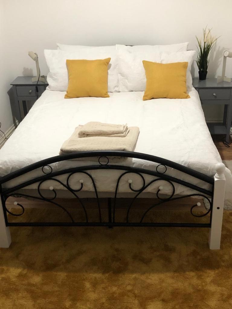 Bed and Breakfast Alpha House Лондон Екстер'єр фото